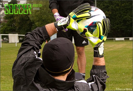 Play Test: PUMA evoSPEED 1.2 Goalkeeper Gloves - Goalkeepers