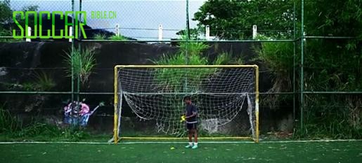 Video | David Luiz - Yellow and Green : Video : Soccer Bible