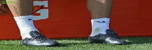 ������˹ѵ���д�����һ��Adizero F50