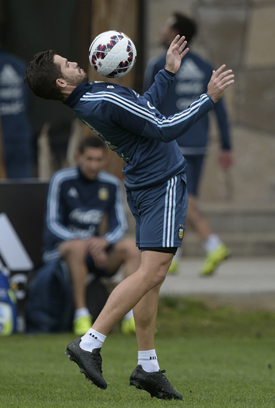 Fernando Gago (Argentina) Nike Magista Opus