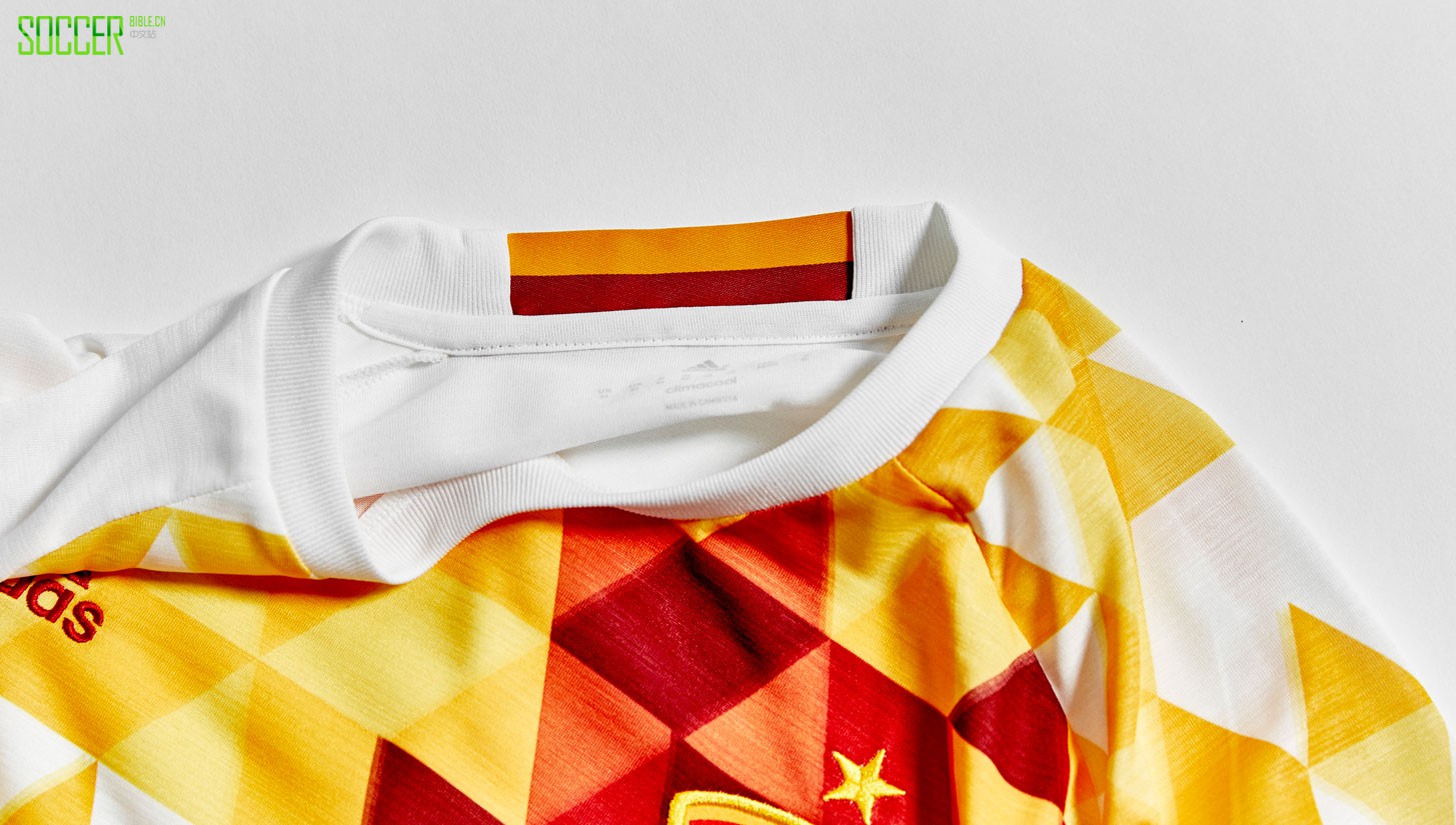 spain-euro-16-away-img6