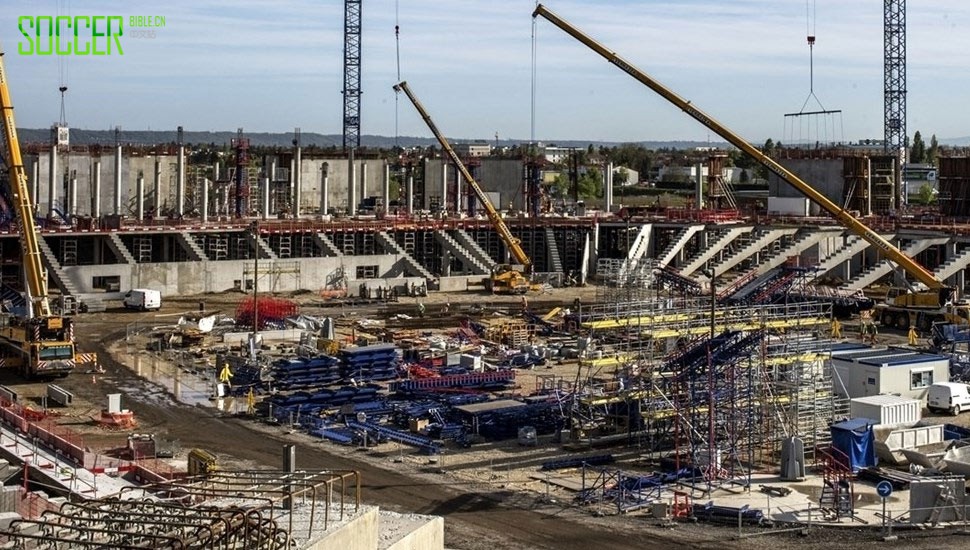 olympique-lyon-stadium-making-5