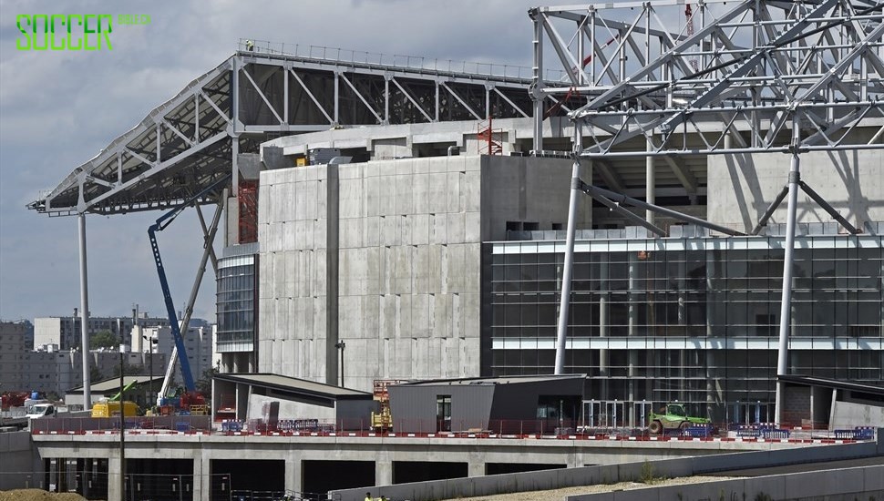 olympique-lyon-stadium-making-7