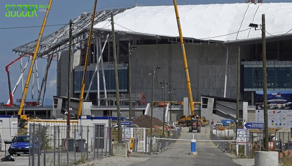 olympique-lyon-stadium-making-9