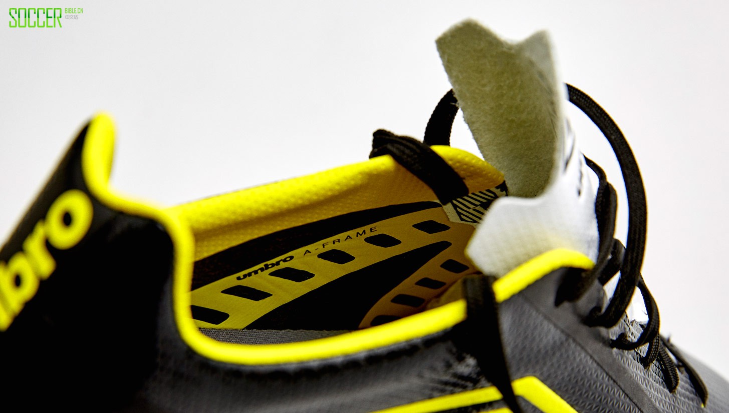 umbro-velocita-ii-blk-yellow-img5