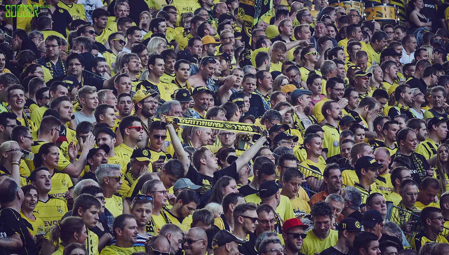 the-yellow-wall-8