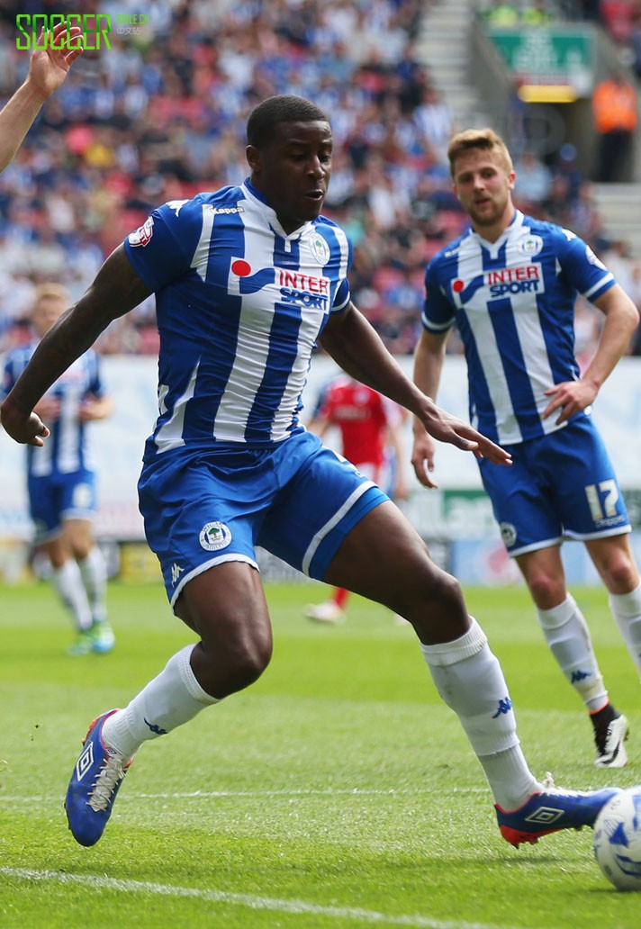 Donervon Daniels (Wigan) Umbro Velocita II