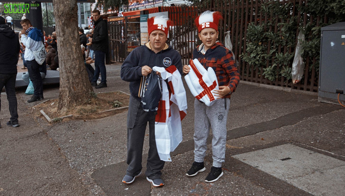 england-fans_0057_card_01_092