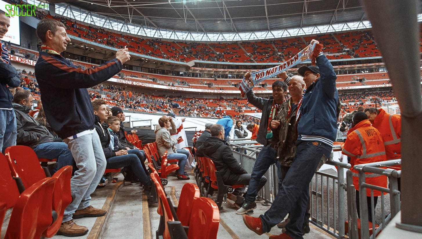 england-fans_0013_card_01_668