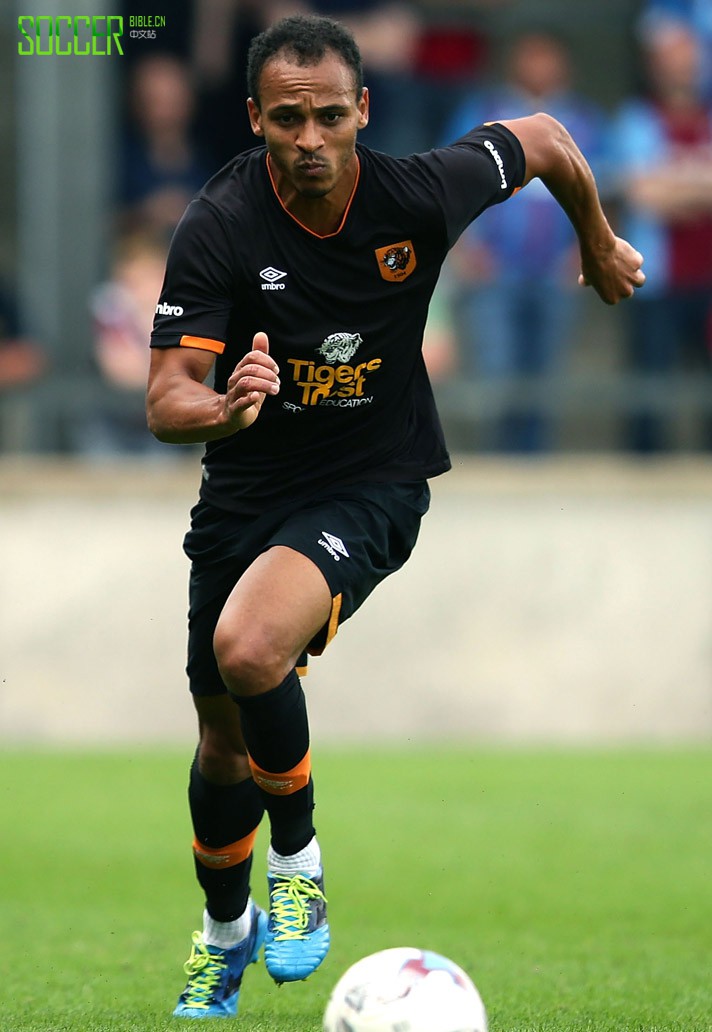 Peter Odemwingie (Hull) Mizuno Morelia Neo