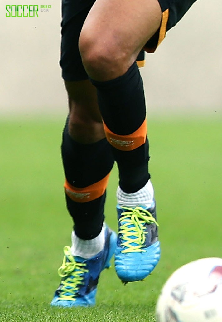 Peter Odemwingie (Hull) Mizuno Morelia Neo