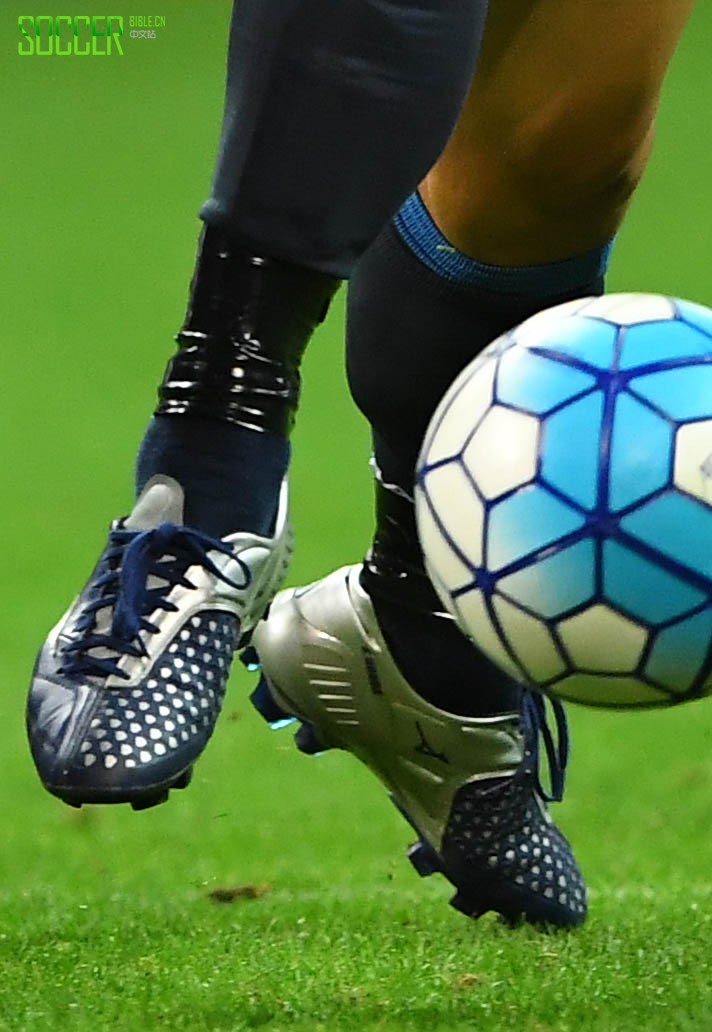 Keisuke Honda (Japan) Mizuno Wave Ignitus IV