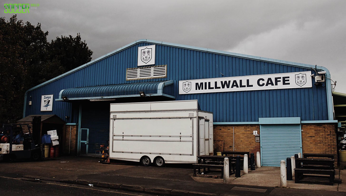 millwall-lionesses-framed_0006_img_2900