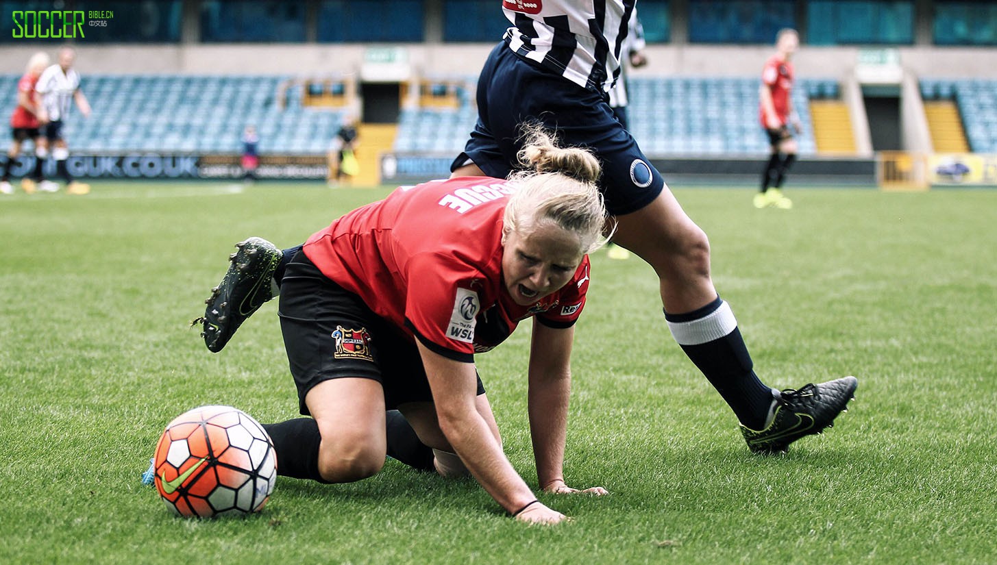 millwall-lionesses-framed_0012_img_2894