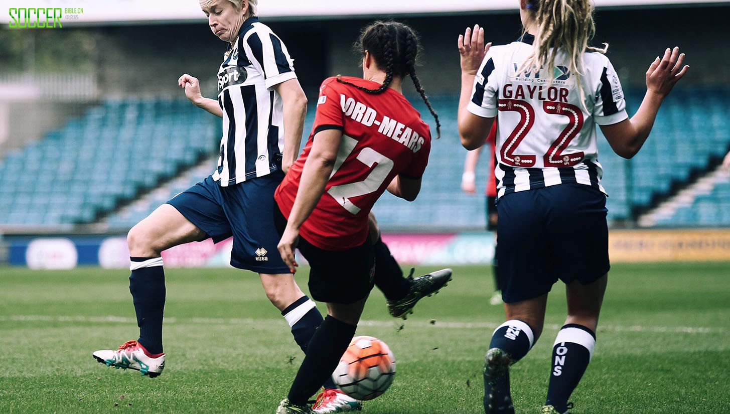 millwall-lionesses-framed_0020_img_2911