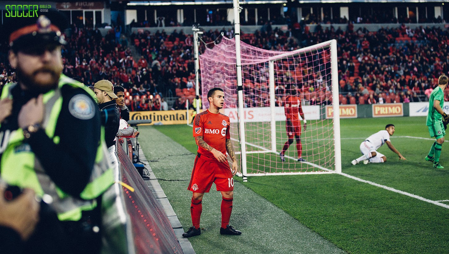 toronto-fc-framed_0004_dem_7805