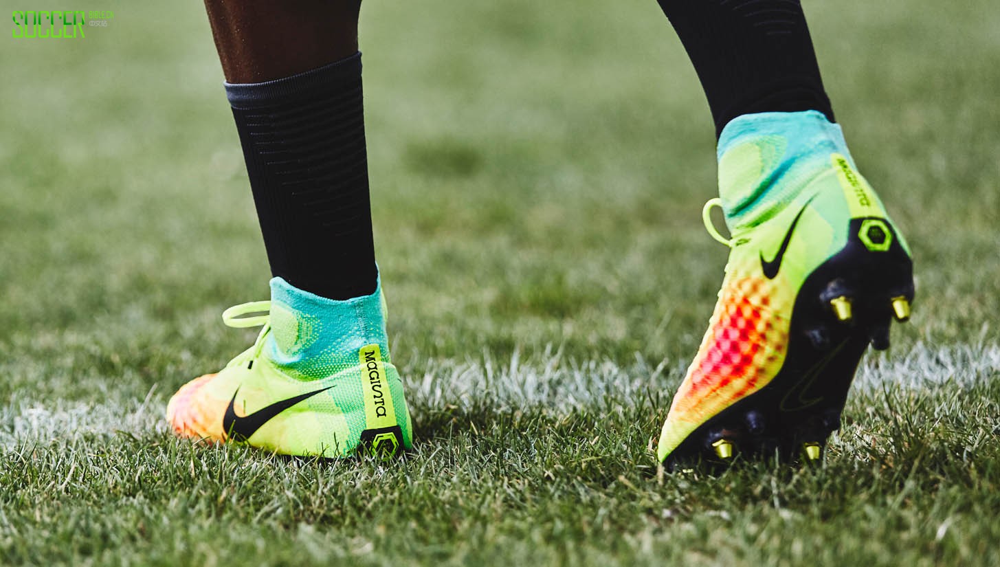 Laced Up: Nike Anti-Clog Review : Football Boots : Soccer Bible