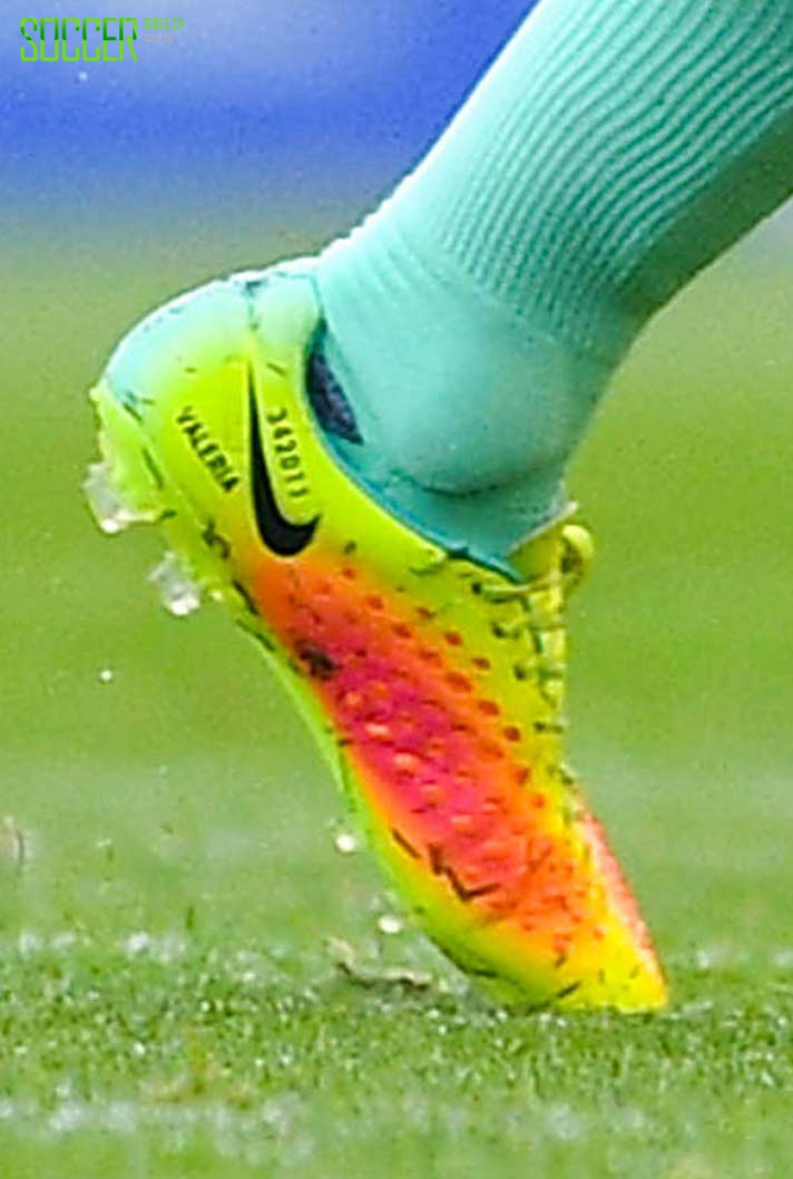 Andres Iniesta (Barcelona) Nike Magista Opus II