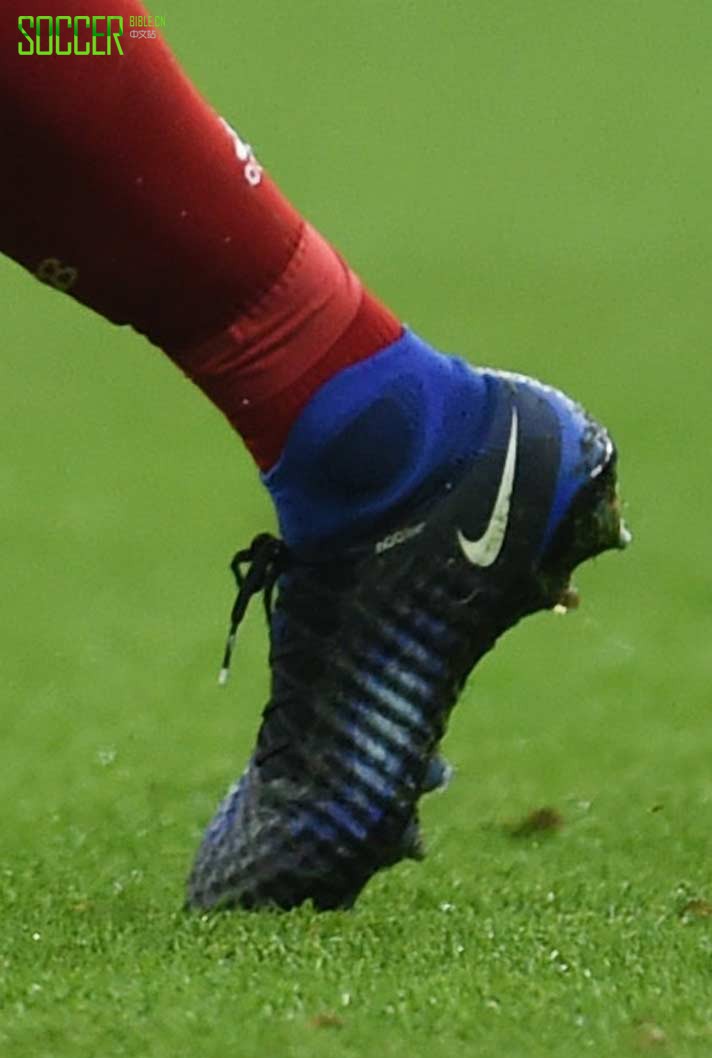 Arturo Vidal (Bayern Munich) Nike Magista Obra II