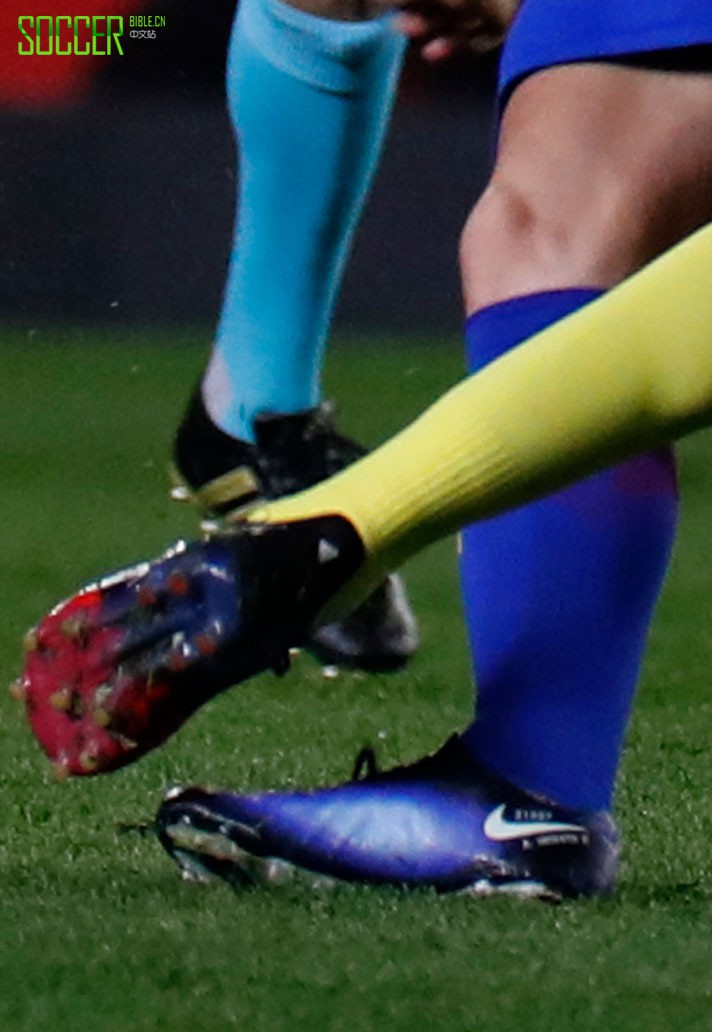 Andres Iniesta (Barcelona) Nike Magista Opus II